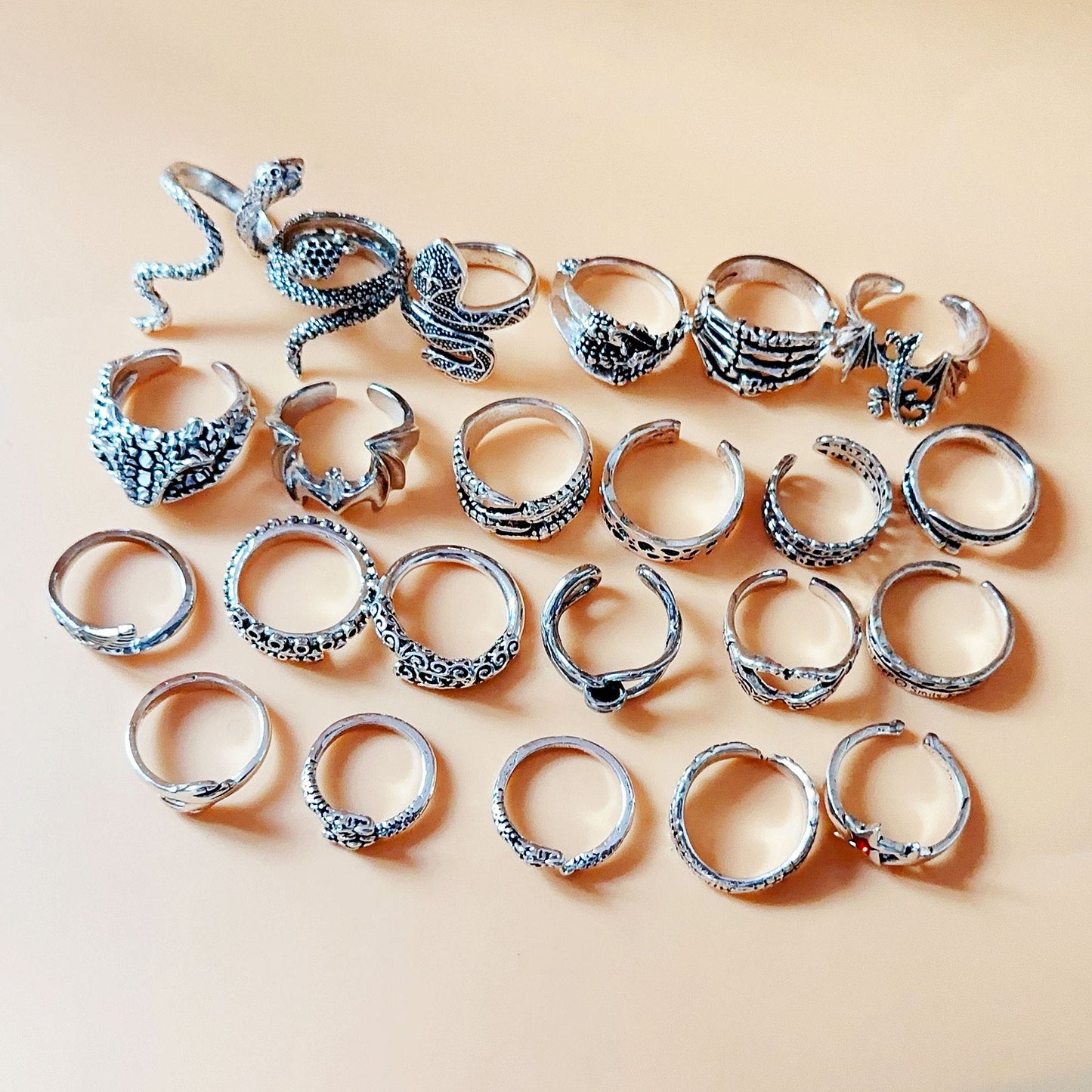 100pcs/ Box Mixed Snake-Shaped Dragon Claw Rings