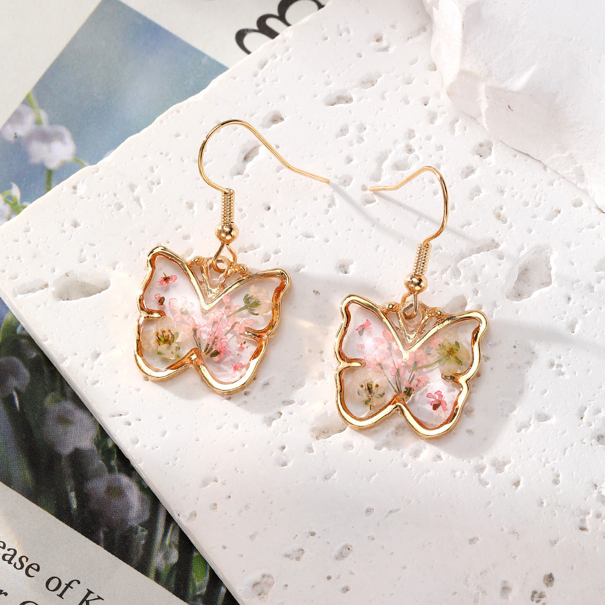 Irregular lace dried flower earrings