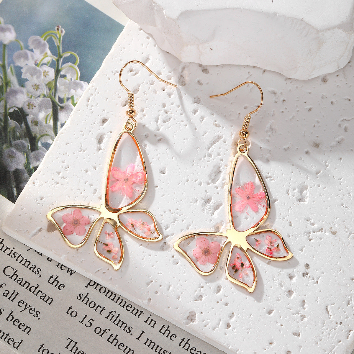 Irregular lace dried flower earrings